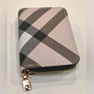 Card Wallet in Light Pink and Black in Faux Leather & Sturdy Golden Zipper